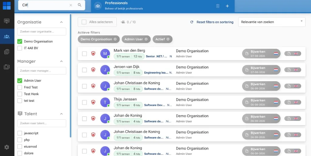 Zoekresultaten van professionals in EazyCV met filters op organisatie, manager en talent